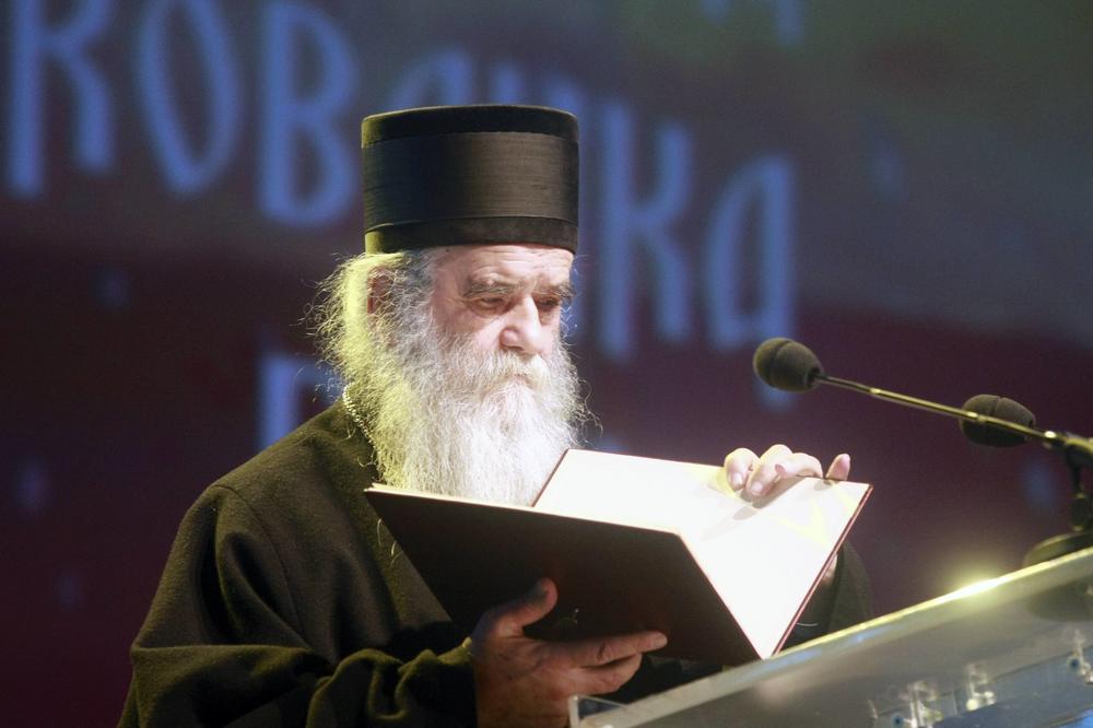 SVEŠTENICI SPC ZADRŽANI NA GRANICI! Amfilohije OSUO PALJBU po NALAGODAVCIMA usred PODGORICE!