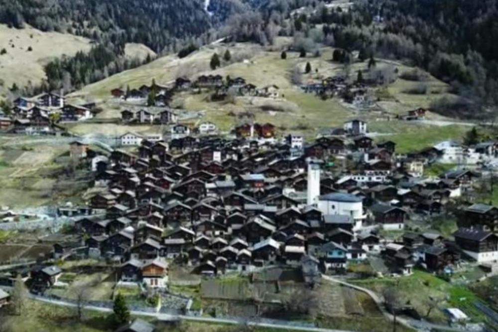 OVO SELO NUDI 60.000 EVRA SVAKOM KO ŽELI DA SE DOSELI U NJEGA! Ipak, postoji jedan uslov! OVO JE BEZOBRAZNO (VIDEO)