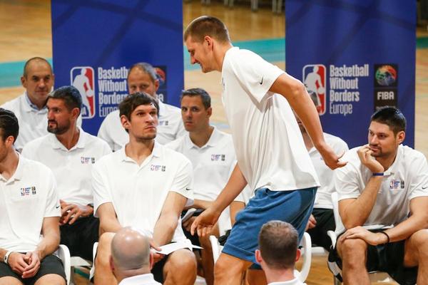 BAŠ KAO MOJ PRIJATELJ JOKIĆ: Bobi Marjanović svojim forama naterao novinare da popadaju sa stolica!