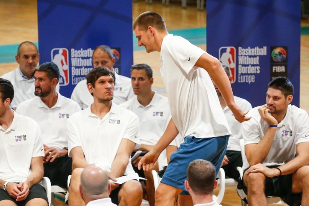 BAŠ KAO MOJ PRIJATELJ JOKIĆ: Bobi Marjanović svojim forama naterao novinare da popadaju sa stolica!