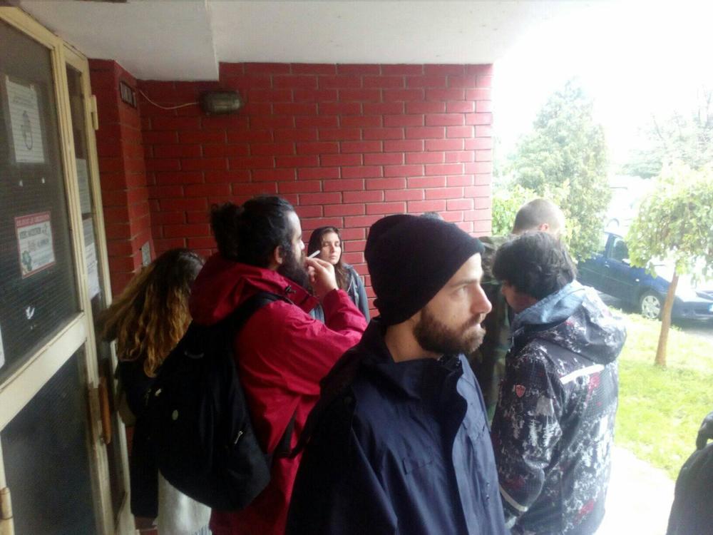 Aktivisti iz združene akcije 'Krov nad glavom' zajedno sa građanima došli su da Danijeli pruže podršku  