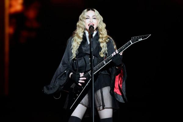 MADONA IMA SVOJE METODE VASPITAVANJA DECE, PIJU OSVEŠTANU VODU I NE GLEDAJU TV! Ćerki je poklonila OVO za rođendan!