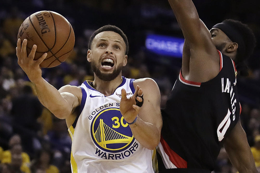 ISCRPLJENI PORTLAND NIJE IMAO ŠANSU U ZALIVU: Ratnik Kari vodio Golden Stejt do prve pobede u finalu!