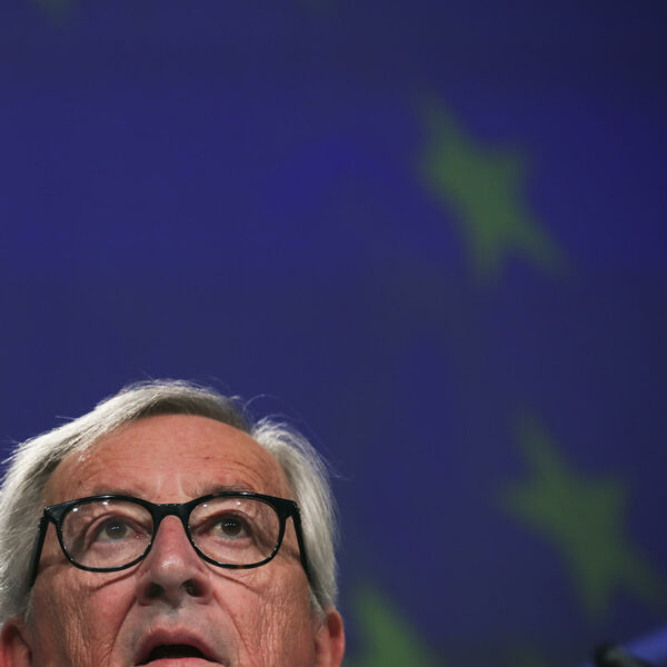 JUNKER POZVAO EU DA KUPI SPUTNJIK V: Ne treba odbijati vakcinu samo zato što je RUSKA, KOVID NIJE IGRAČKA!
