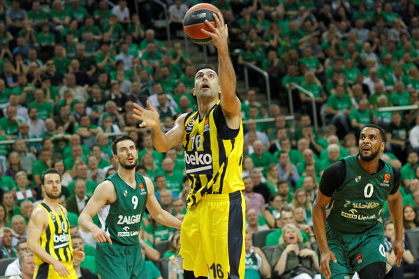 SPREMA SE RASPAD FENERBAHČEA? Željkov ljubimac napušta klub - u igri šest miliona evra!