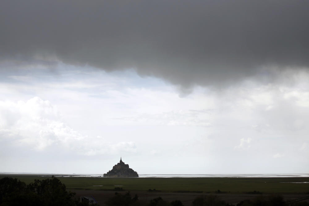 TAMNI OBLAK NAD EVROPOM ZAUVEK JE PROMENIO VREME: Misterija kojoj nema objašnjenja