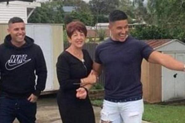 ŠTEDELI SU 10 GODINA DA MAJCI KUPE POKLON KOJI JE ODUVEK ŽELELA: Njena reakcija je sve ostavila u ŠOKU! (VIDEO)