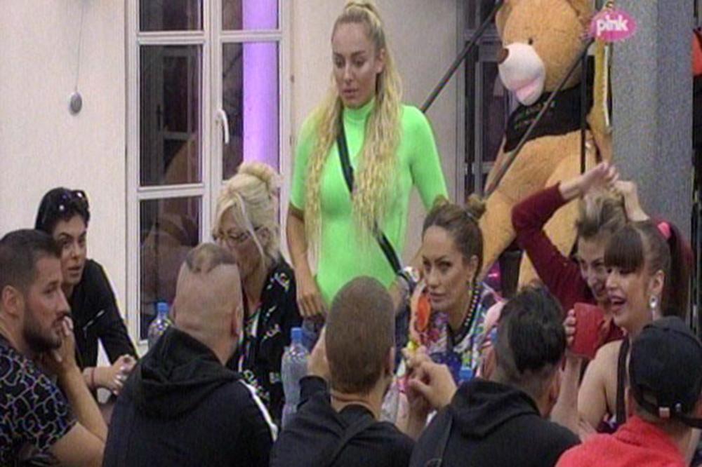 STANIJA IZVREĐALA ANABELU! Luna skočila na NJU! UVREDE SU PLJUŠTALE NA SVE STRANE! (VIDEO)