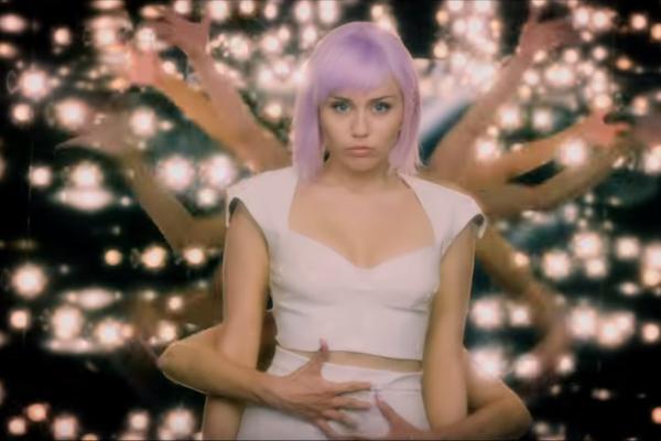 ČUVENA PEVAČICA JE OVIM STIHOVIMA TOTALNO IZBLAMIRALA MUŽA: Ne mogu da IZBROJIM koliko puta sam GLUMILA...