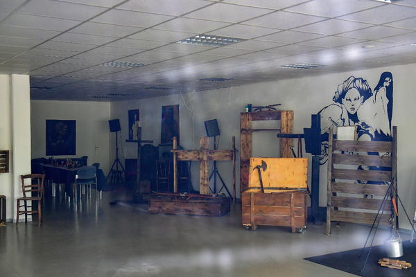 ČETIRI ŽENE JE DRŽAO KAO ROBINJE, ZAJEDNO SU SE UBILI SAMOSTRELOM: Ubistva u Nemačkoj delo su JEZIVOG KULTA (FOTO)