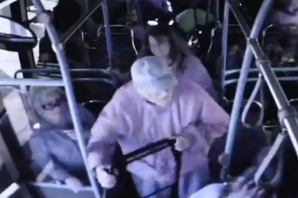 BRUTALAN SUKOB U GRADSKOM PREVOZU: Starac joj rekao da je nepristojna, ona izgubila razum - završilo se TRAGEDIJOM