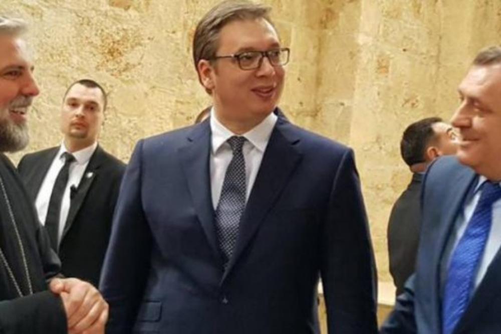ŠTA GOD DA URADIŠ, BIĆEŠ KRIV! MOŽDA, ALI NE KRIJEM DECU KAO NEKI! Sukob VLADIKE GRIGORIJA i VUČIĆA na SABORU SPC