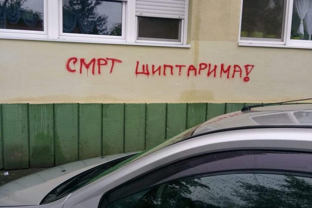 SMRT ŠIPTARIMA, GRAFIT U CENTRU SRPSKOG GRADA: Sramota, koja budala je mogla ovo da napiše?! POLICIJO, HAPSI!