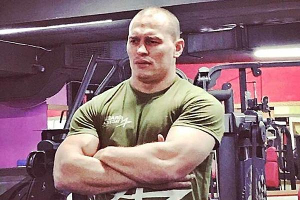 RAMBO ALBANAC ISPAO GLUP U DRUŠTVU: Nudi 50.000 evra za imena SRPSKIH VOJNIKA, nije ukapirao da je sve PODVALA!