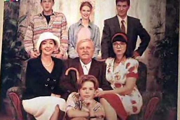 OVE ČINJENICE IZ OMILJENE SERIJE MALO KO ZNA: Otkriveni BIZARNI detalji iz "PORODIČNOG BLAGA" posle TOLIKO GODINA