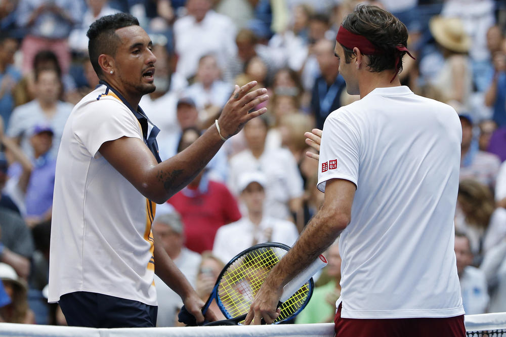 ŠTA MU BI? Federer zgrozio teniski svet i stao u odbranu divljaka Kirjosa!