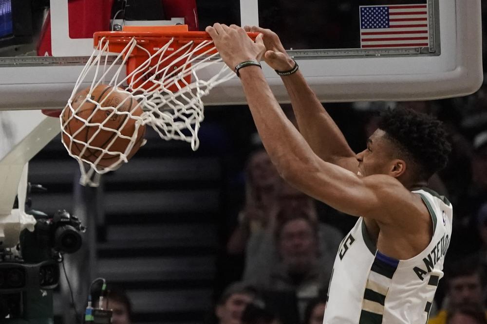 RAZGOROPADIO SE GRIK FRIK: Adetokumbo ugazio Toronto, Baksi su na pola puta do velikog finala!