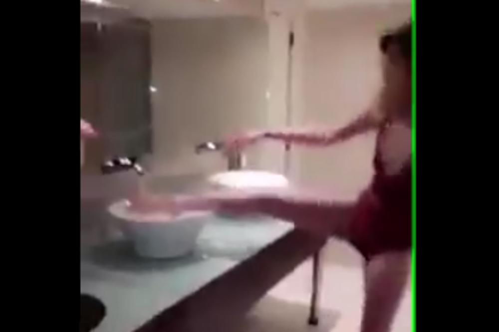 HTELA JE DA OPERE NOGE U LAVABOU: Brzo se setila zbog čega se to inače ne radi (VIDEO)