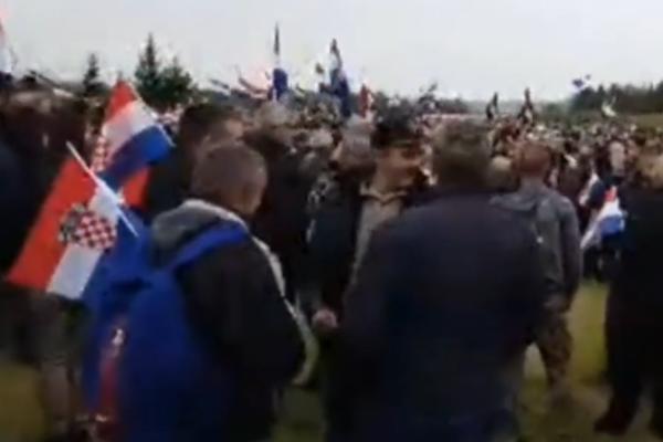 UČESNICIMA DELILI UPUSTVA PROTIV USTAŠSTVA: Ovako je protekla komemoracija u Blajburgu