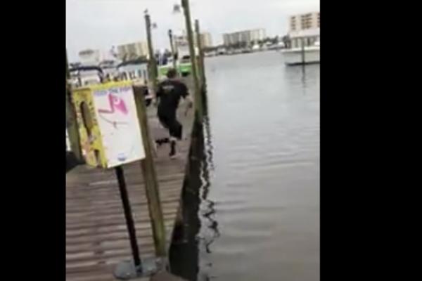 HTEO JE DA SKOČI U VODU DA SE MALO RASHLADI: Ono što mu se desilo PAMTIĆE DOK JE ŽIV! (VIDEO)