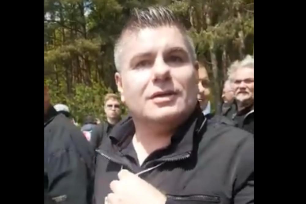 DEBELI USTAŠA PLJUVAO NOVINARE U BLAJBURGU: Zapamtite ovu facu! (VIDEO)
