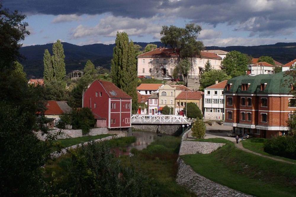 Neki ga zovu "Srpska Venecija", a neki "Mali Pariz": Leži na obali reke, a prizor koji pruža je neverovatan (FOTO)