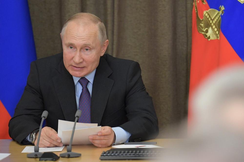 AUSTRIJA JE NA NOGAMA ZBOG PUTINOVE PRIJATELJICE! Predsednik smenio sve Štraheove ministre osim NJE! OPŠTA POMETNJA