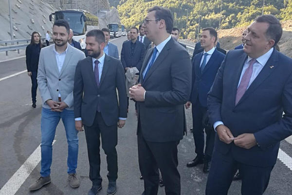 PREDSEDNIK VUČIĆ NA OTVARANJU JUŽNOG KRAKA KORIDORA 10: Danas je veliki dan za Srbiju! VEOMA SAM PONOSAN!