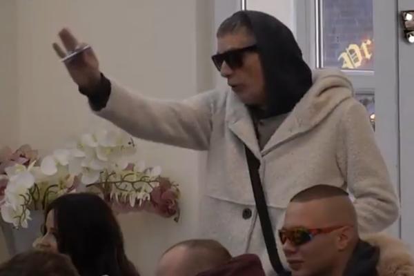 ANA KORAĆ KORISTI MOBILNI TELEFON U ZADRUZI?! Isplivao NEOBORIV DOKAZ! Odao ju je Lepi Mića! (VIDEO)