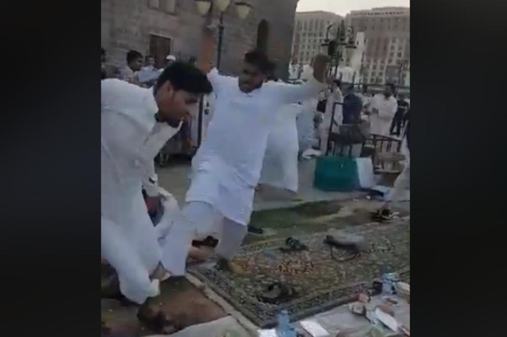 MUSLIMANI POLUDELI POSLE RAMAZANA, PA SE POTUKLI ZBOG HRANE: Krvnički napali jedni na druge ISPRED DŽAMIJE! (VIDEO)