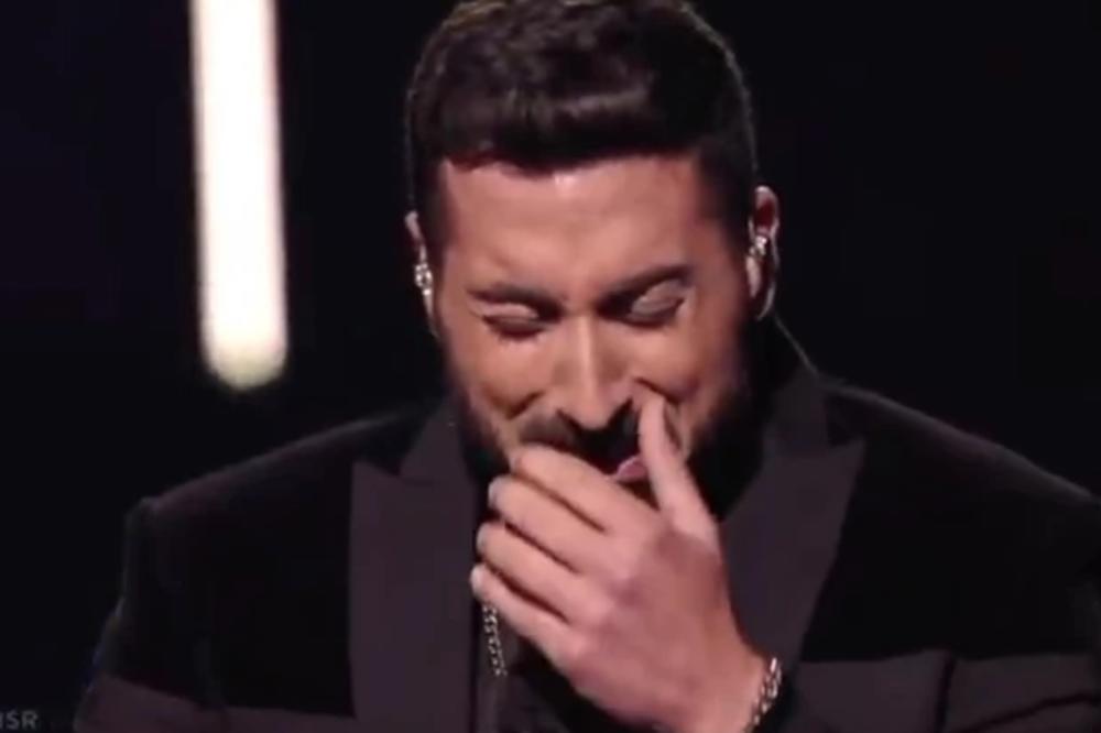 PREDSTAVNIK IZRAELA PLAKAO NA SCENI KAO MALO DETE: Nije mogao da se smiri, a OVO je razlog! (FOTO)