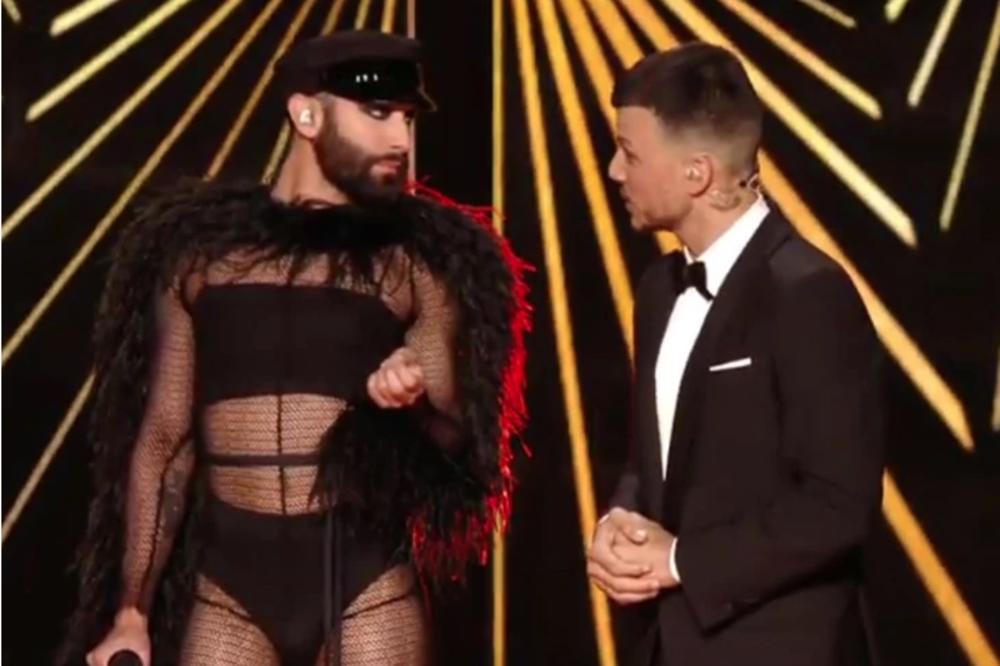 BRADATA KONČITA ISPROVOCIRALA NIKAD JAČE: Pojavila se POLUGOLA, a svi su gledali u JEDAN DETALJ (FOTO)