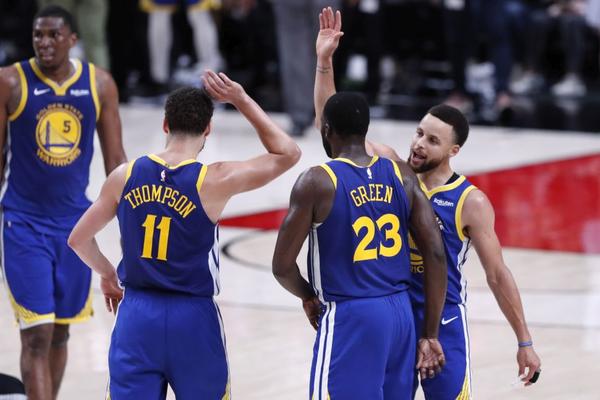 KARI I GRIN SPREMILI METLU: Portland čačkao mečku kad je poveo 18 razlike, samo je razdražio šampione!