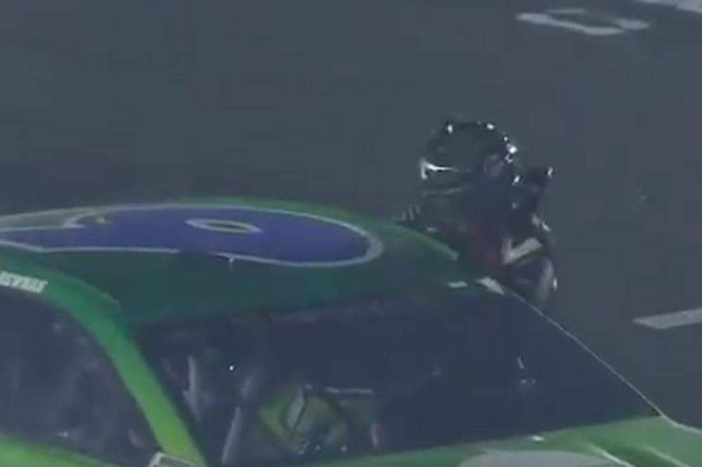 TUČA USRED TRKE: Nije ga ni izvukao napolje, nego je kroz prozor počeo da ga tuče! Nisu mogli da ga obuzdaju!