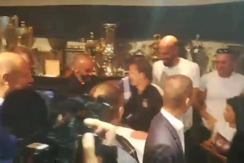 LEGENDA ZVEZDE NA SALETOVOM OPROŠTAJU: Mnoge poznate face su tu, a Ilić je pokazao zašto je šmekerčina!