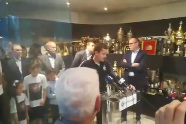 ZATO JE SALE SAMO JEDAN! PROFESIONALAC DO KRAJA: Legende se okupile zbog njega, a evo šta im je on poručio!