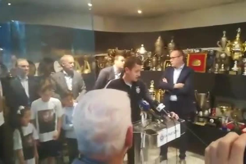 ZATO JE SALE SAMO JEDAN! PROFESIONALAC DO KRAJA: Legende se okupile zbog njega, a evo šta im je on poručio!