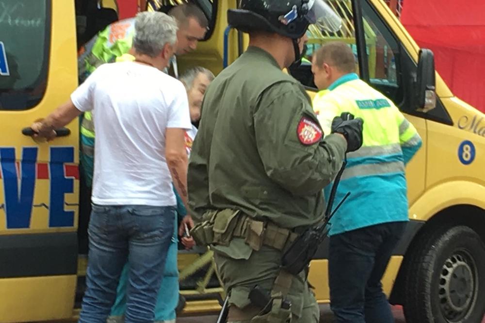 DOŠAO BOLESTAN DA PROSLAVI TITULU, PA GA HITNA POMOĆ ODMAH ODVEZLA: Delije pozdravile čuvenog navijača Zvezde!