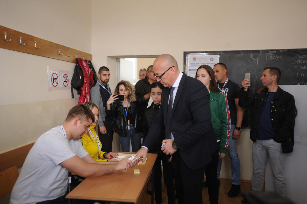 Goran Rakić na glasanju  