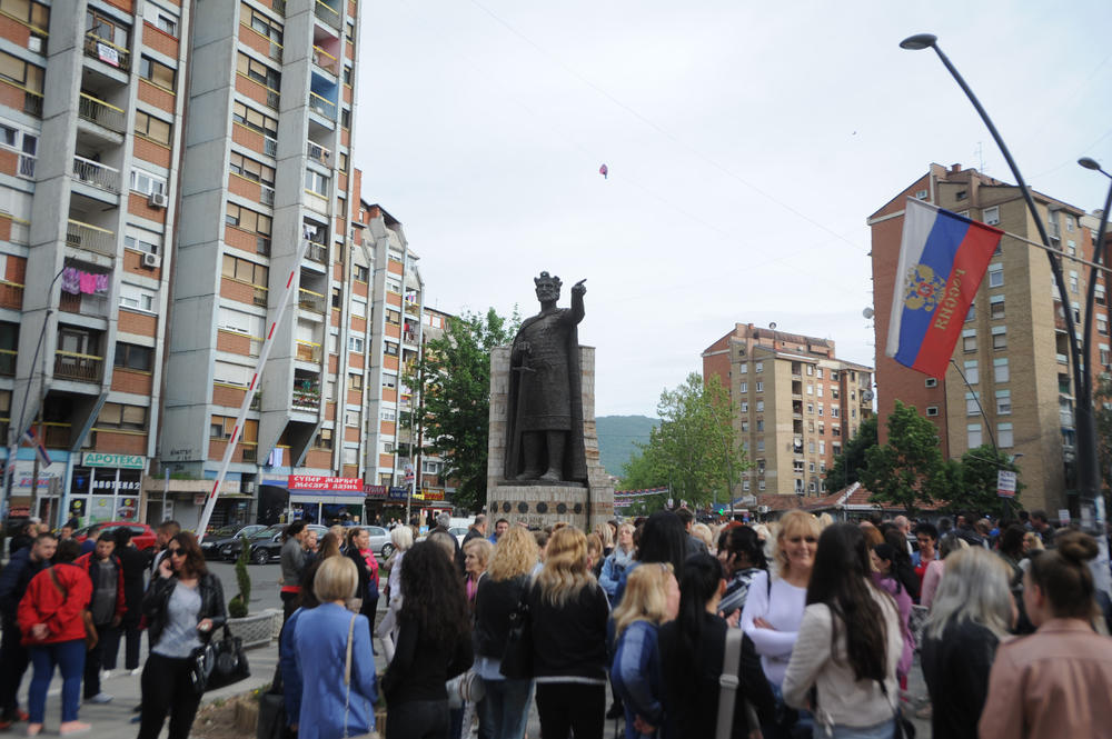 Građani u Kosovskoj Mitrovici  