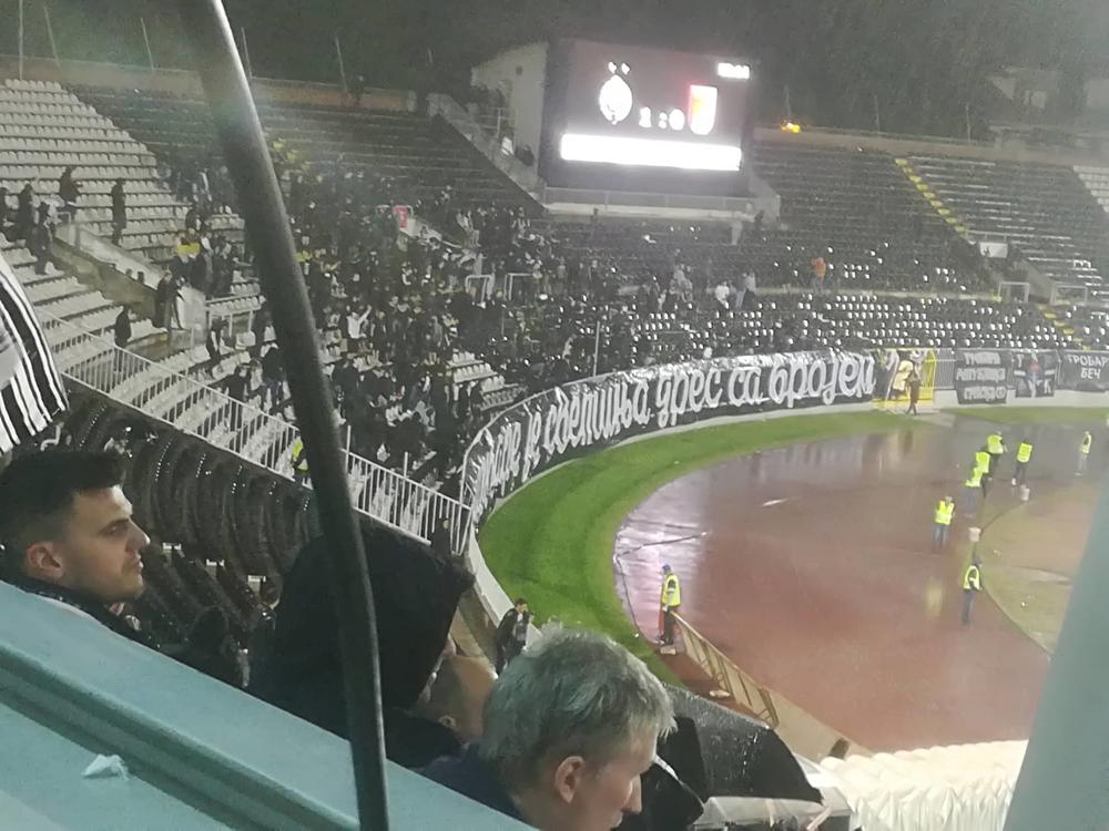 Transaprent posvećen Saši Iliću na južnoj tribini