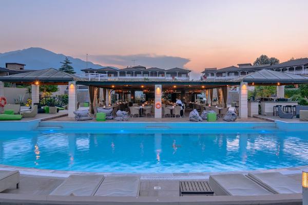 HIT PONUDA U TRAVELLANDU: LETUJTE U LUKSUZNIM GRČKIM HOTELIMA UZ POPUSTE DO ČAK 42%