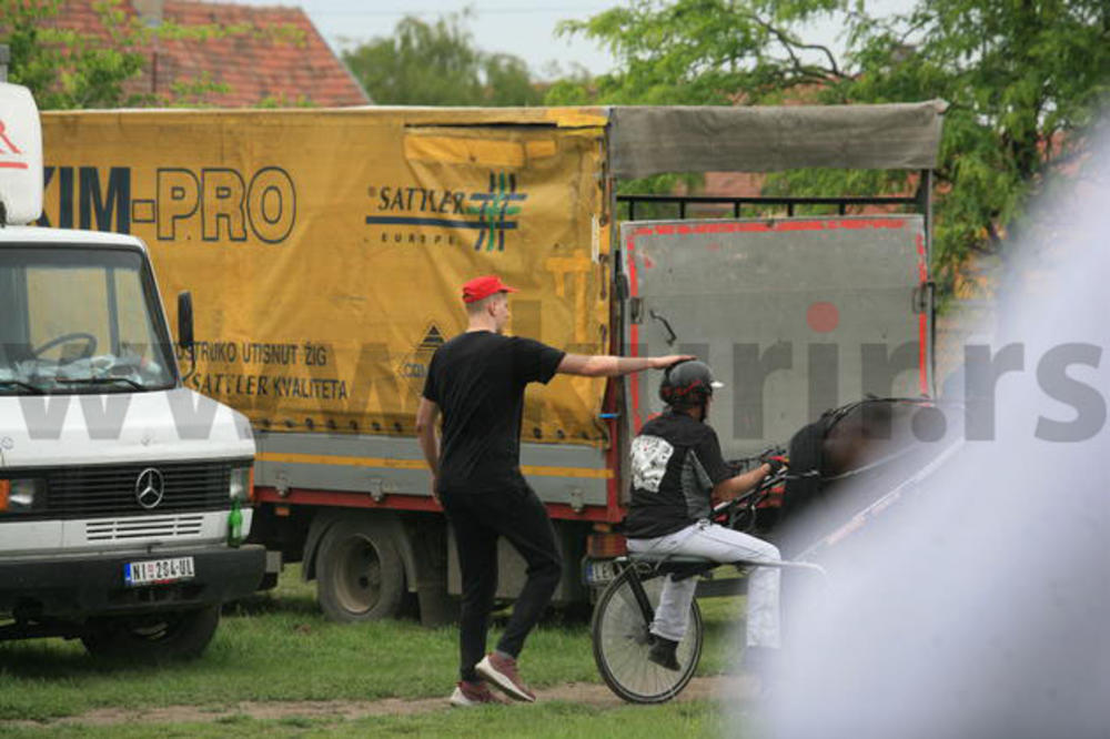 JOKIĆ USLIKAN KAKO SPREMA KONJE ZA TRKU NA HIPODROMU: Odgovorio je i na pitanje da li će igrati u Kini!