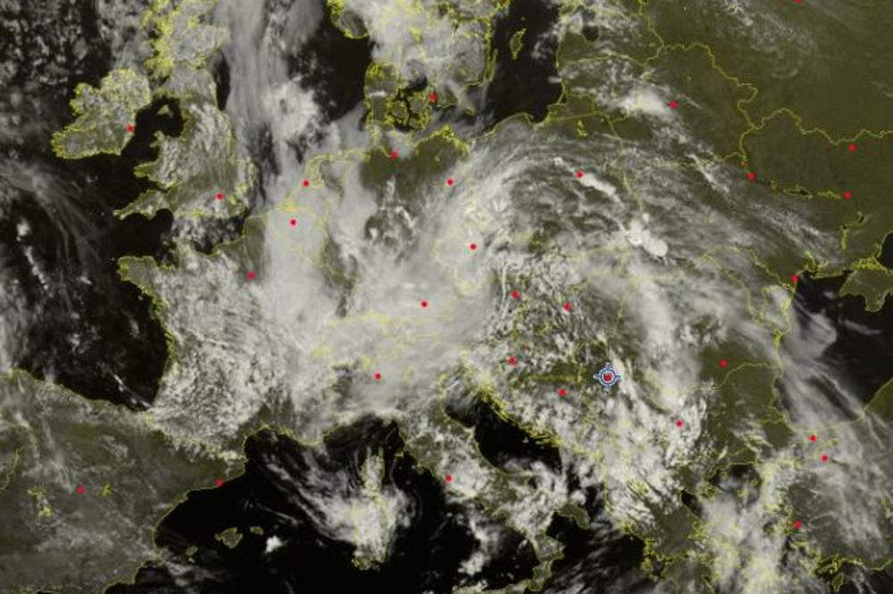 CRNI OBLACI JURE KA SRBIJI, SPREMITE KIŠOBRANE! Pogledajte kako nam dolaze PLJUSKOVI I GROMOVI! (UŽIVO)