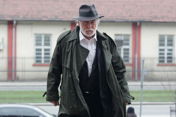 SKANDAL U POZORIŠTU: Tanasije Uzunović (77) udario šamar balerini (31)!