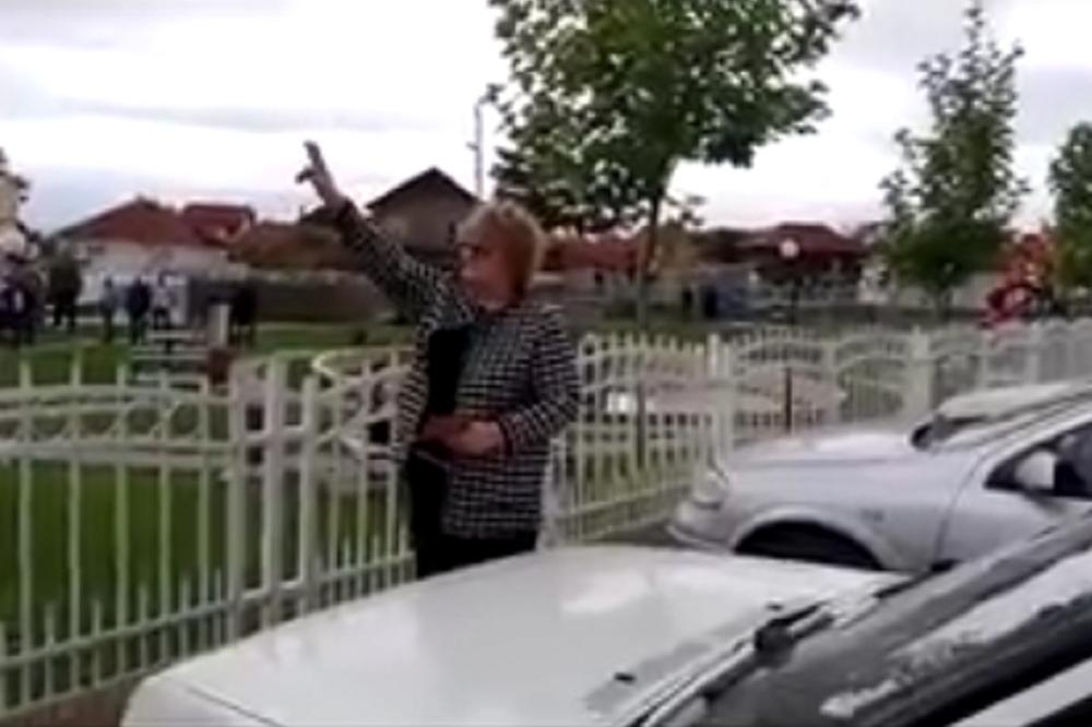 SRBI NA SRBE, GO*NA JEDNA! Radi Trajković ZVIŽDALI na KOSOVU, ona ih MASNO PSOVALA (VIDEO)