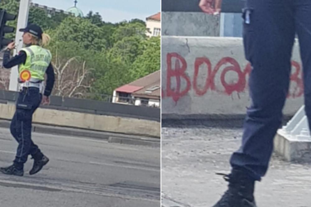 DA LI JE OVO DOZVOLJENO? Policajka nasred raskrsnice u Beogradu PUŠI i reguliše saobraćaj! (FOTO)