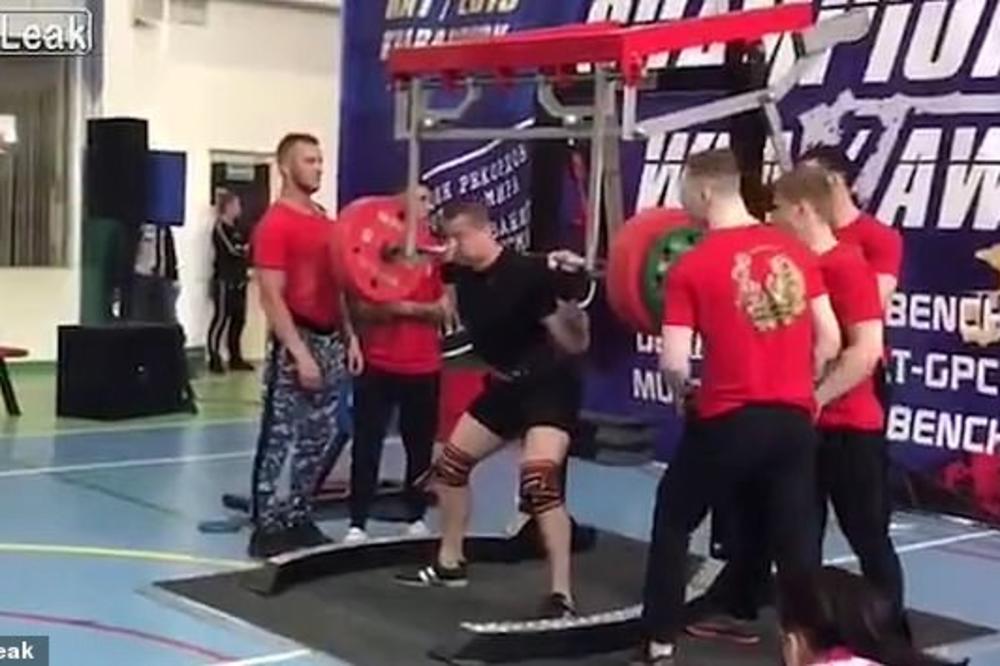 UZNEMIRUJUĆI SNIMAK: Probao je da podigne teg od 250 kg, a onda mu je noga pukla kao čačkalica!