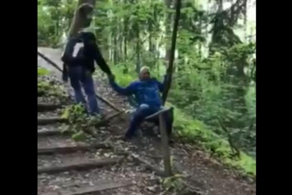 PIJANI RUSI OPET RUŠE INTERNET! Izašli u prirodu, popili koju više, pa završili KOTRLJAJUĆI SE (VIDEO)