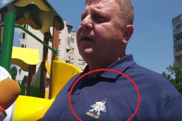 SVI SE SMEJU BUGARSKOM MINISTRU ODBRANE! Dok je pričao o kupovini američkih aviona DETALJ NA MAJICI ga je osramotio